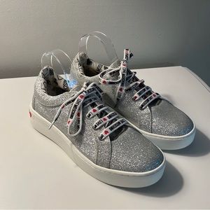 Like new Silver bling Live Moschino sneakers.